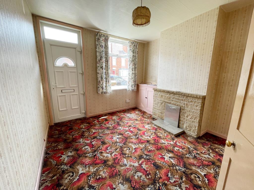 Lot: 34 - VACANT TERRACE HOUSE FOR IMPROVEMENT -